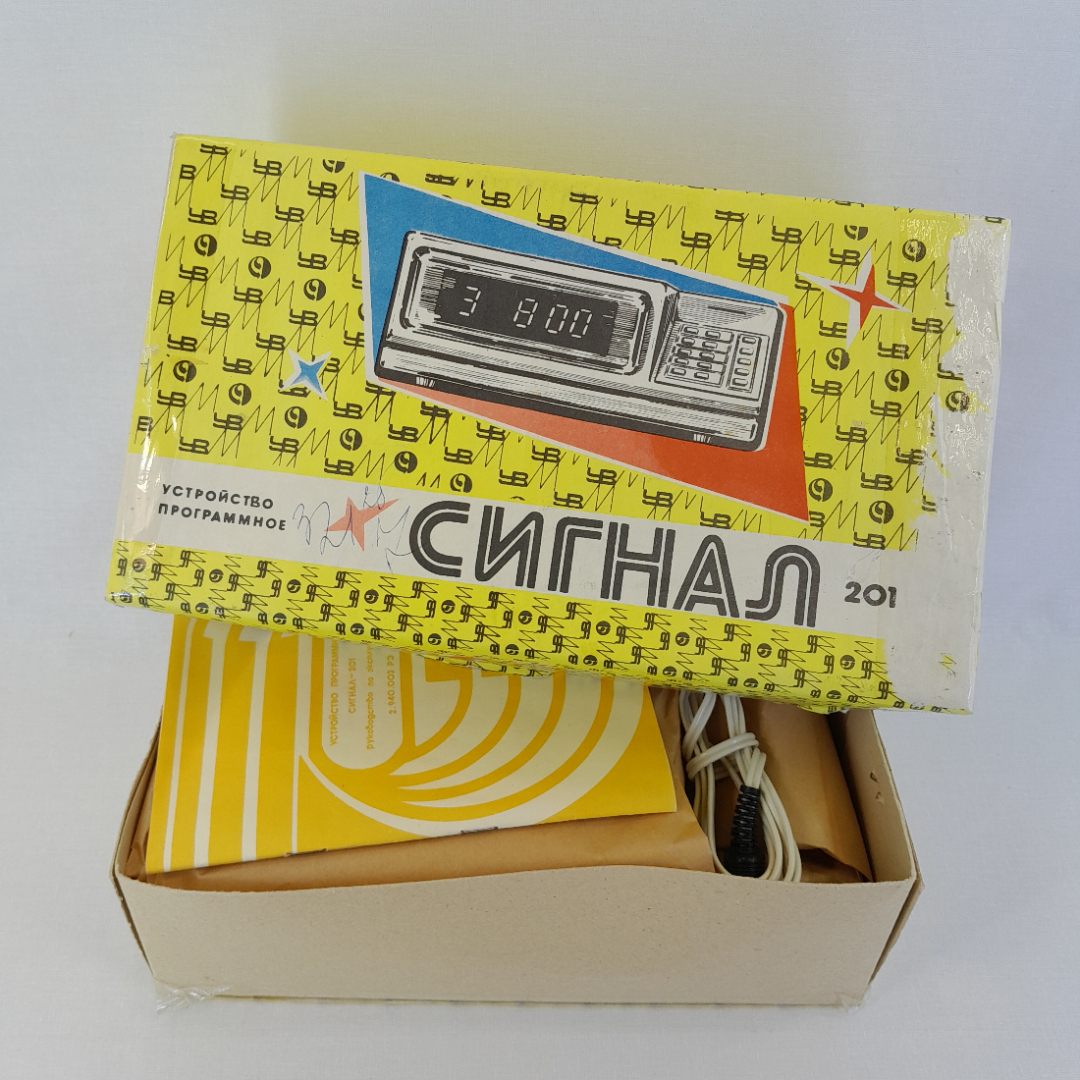 Калькулятор СИГНАЛ 201, c хранения, винтаж СССР. Картинка 1